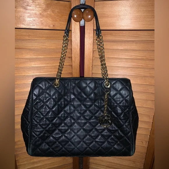 Michael Kors purse. - Picture 1 of 14